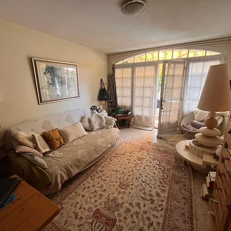 Azalee Apartment *